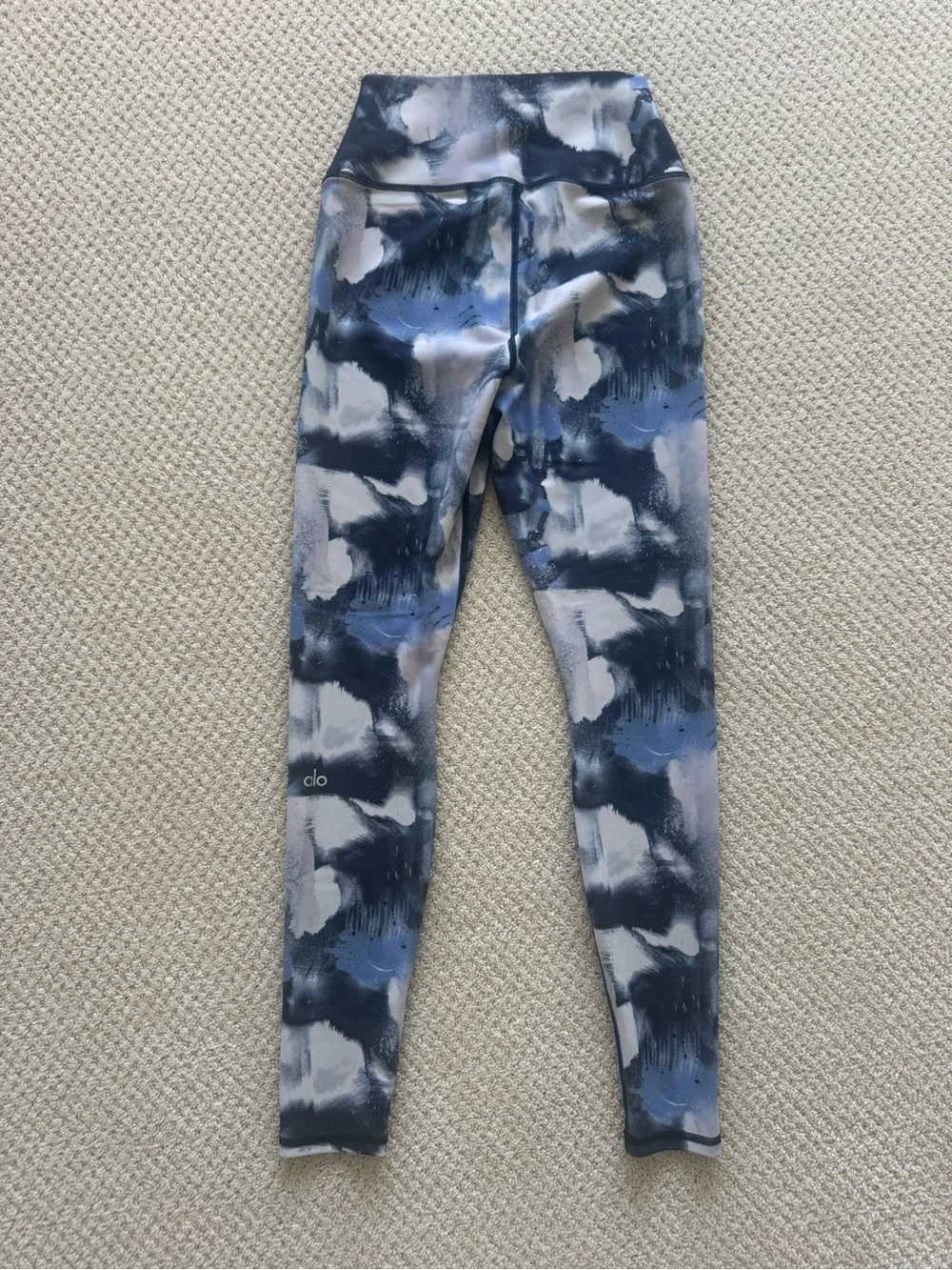 Alo Yoga High-Waist Vapor leggings in a 